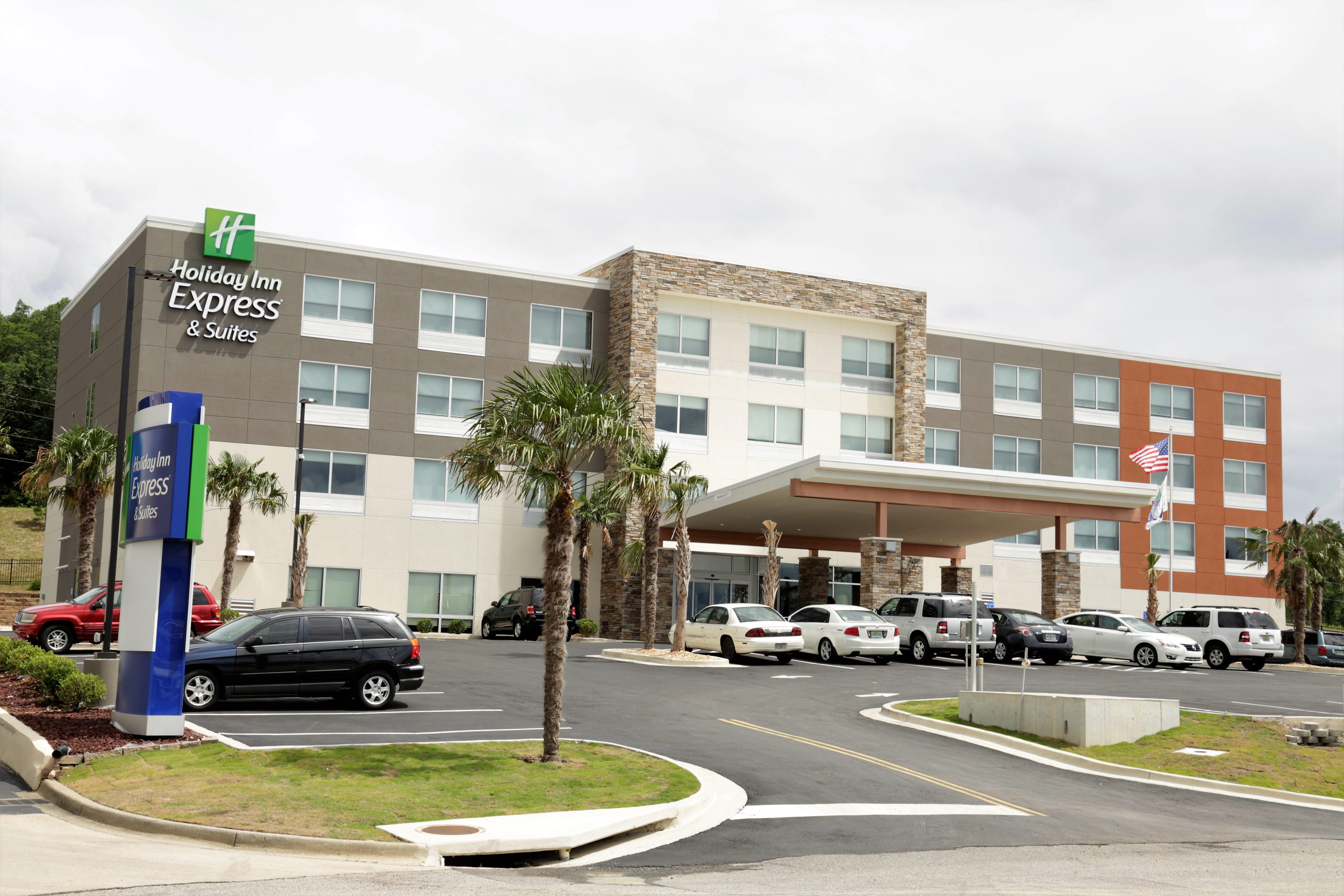 Holiday Inn Express & Suites Alabaster Exterior photo