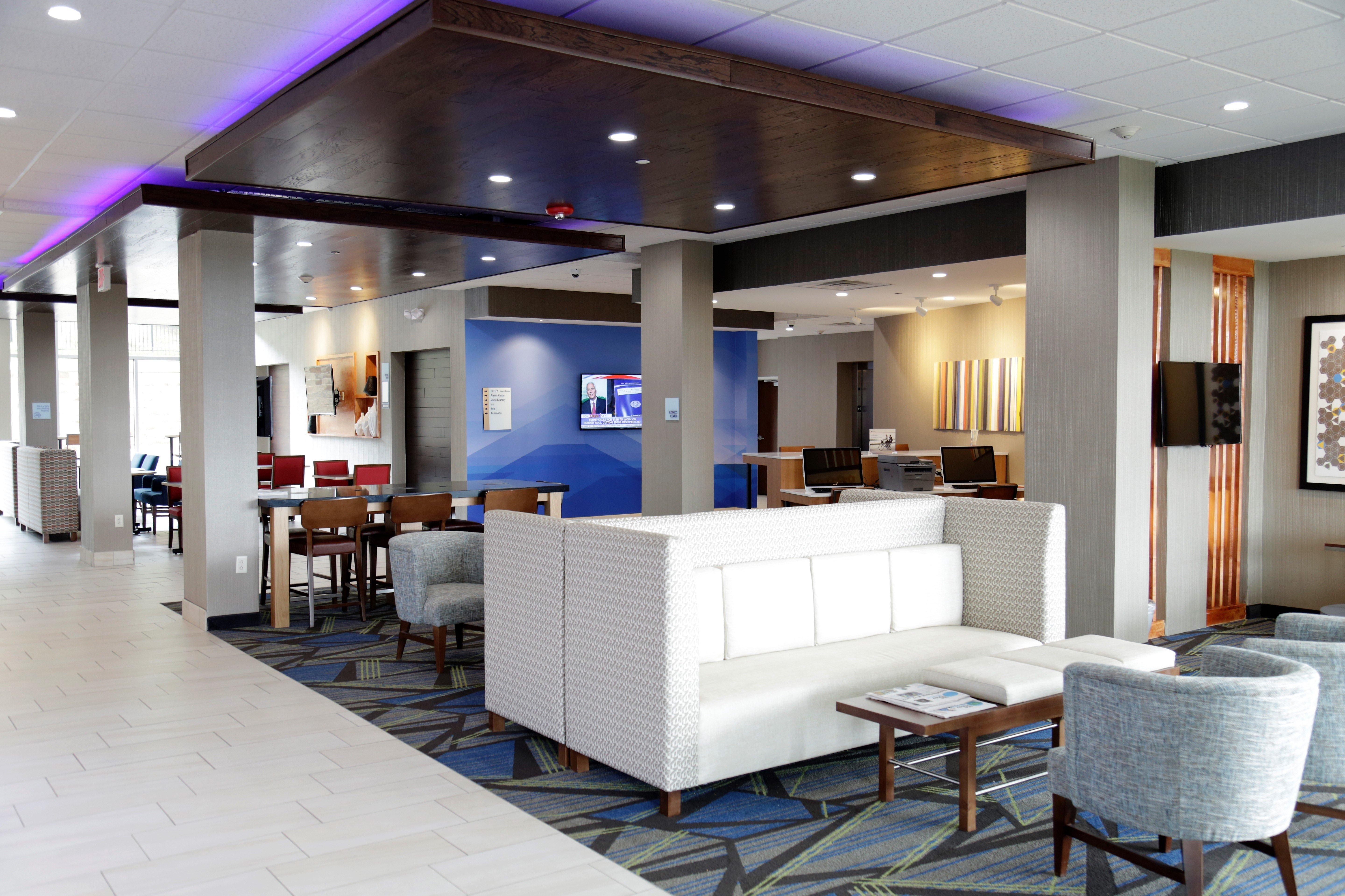 Holiday Inn Express & Suites Alabaster Exterior photo